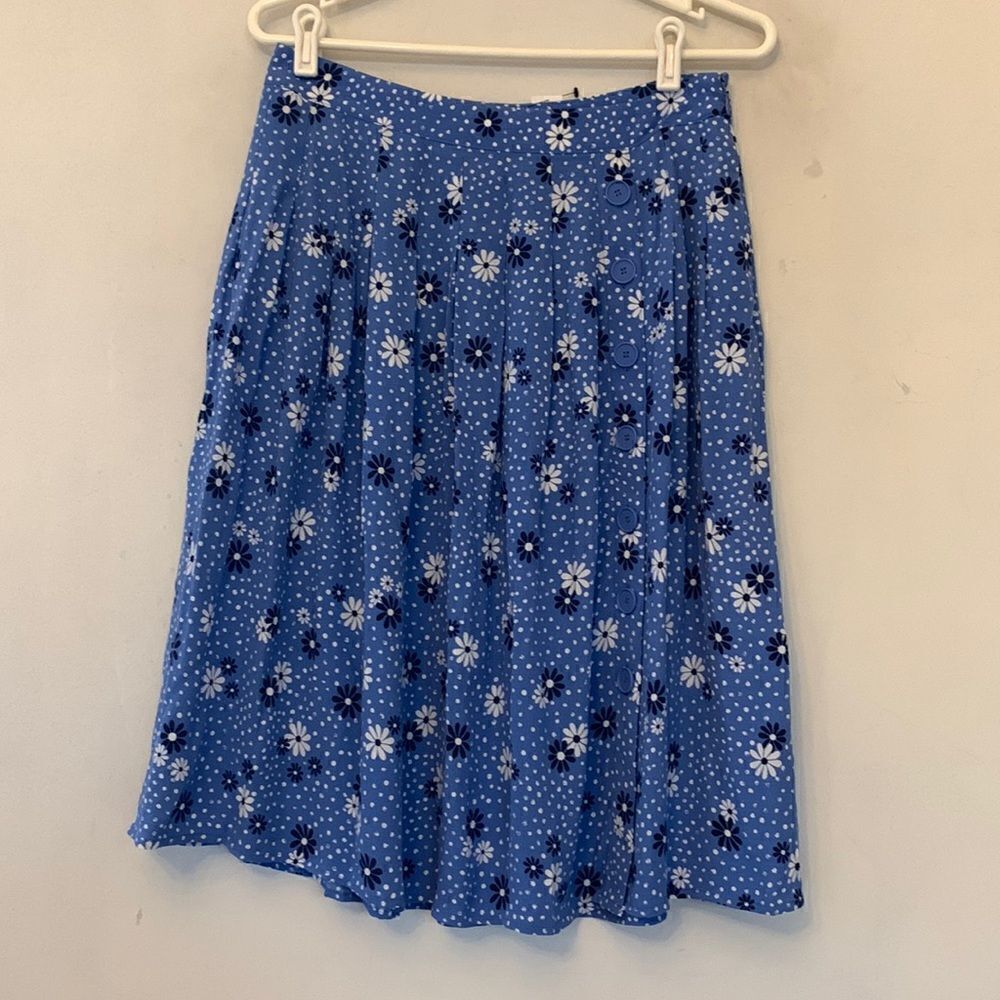 Talbots Blue Daisy Print Side Button Skirt With Pockets. Size 8 P Nwt